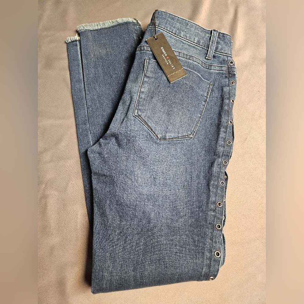 Romeo and Juliet Couture INDIGO Women's Grommet Side NWT Denim Jeans Small